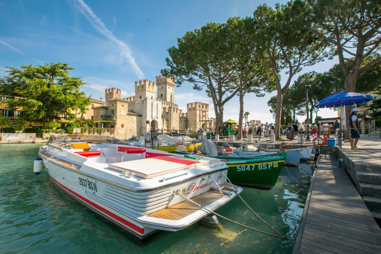 Villa Fiorita Apartments - Happy Rentals Sirmione Bagian luar foto