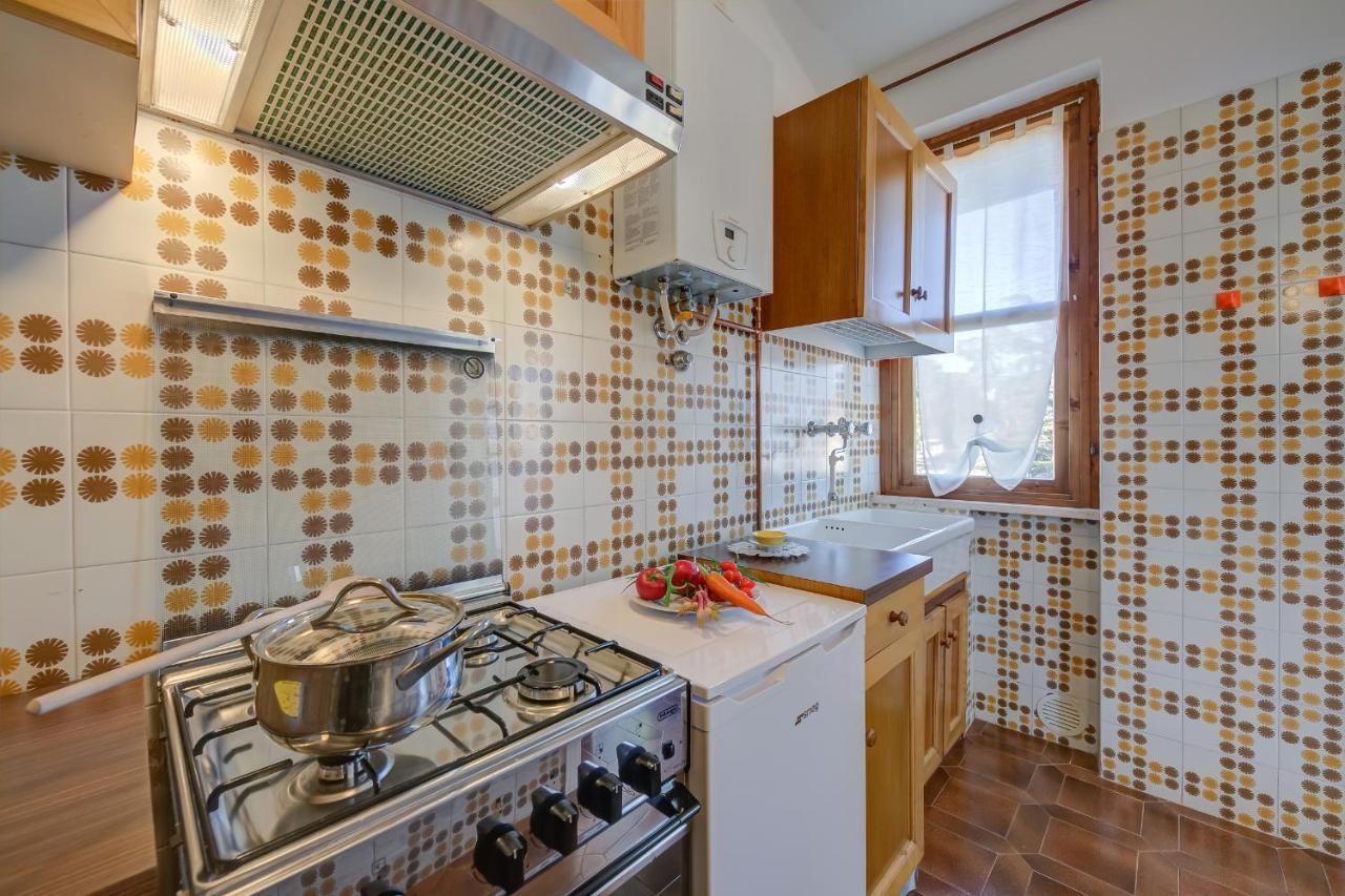 Villa Fiorita Apartments - Happy Rentals Sirmione Bagian luar foto