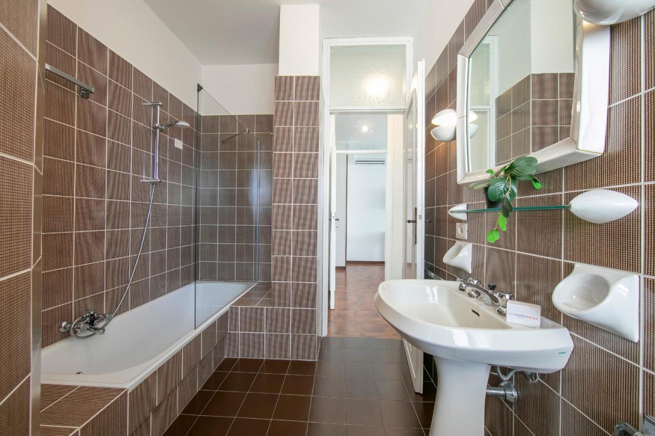Villa Fiorita Apartments - Happy Rentals Sirmione Bagian luar foto