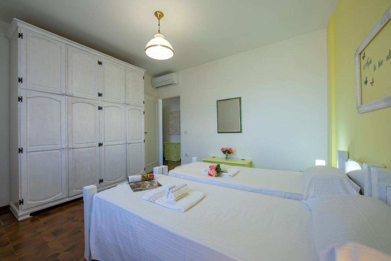 Villa Fiorita Apartments - Happy Rentals Sirmione Bagian luar foto
