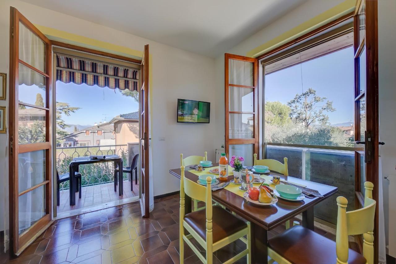 Villa Fiorita Apartments - Happy Rentals Sirmione Bagian luar foto
