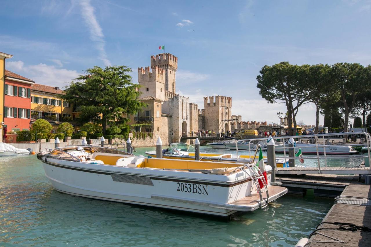 Villa Fiorita Apartments - Happy Rentals Sirmione Bagian luar foto