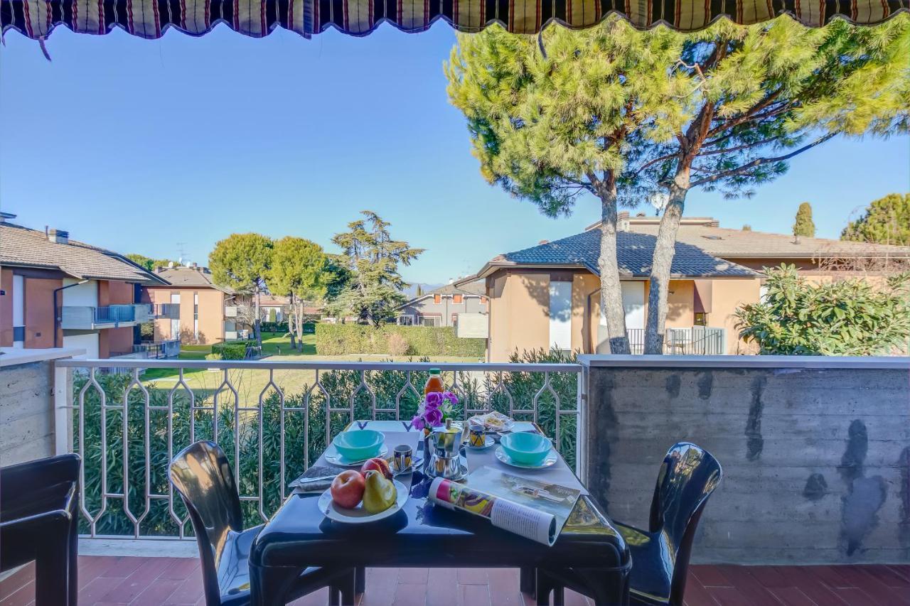 Villa Fiorita Apartments - Happy Rentals Sirmione Bagian luar foto
