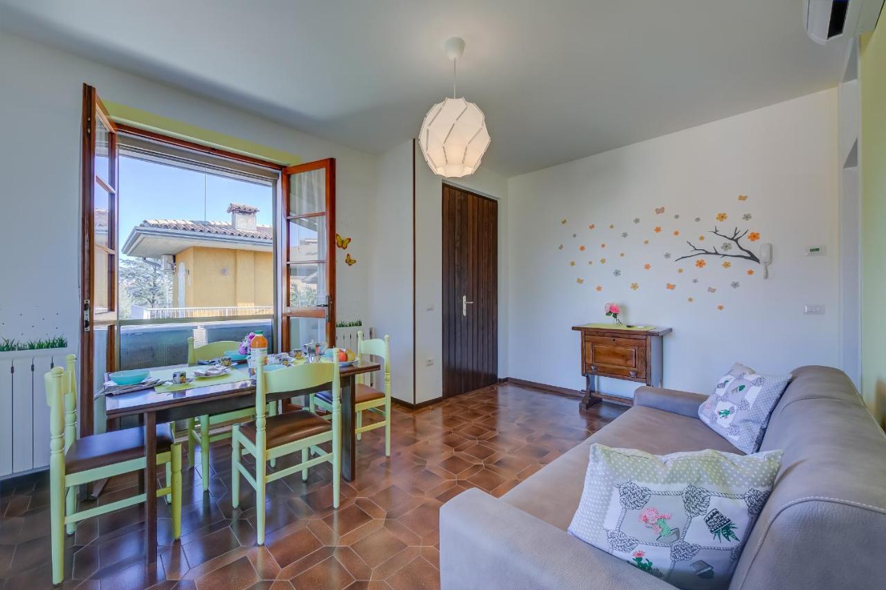 Villa Fiorita Apartments - Happy Rentals Sirmione Bagian luar foto