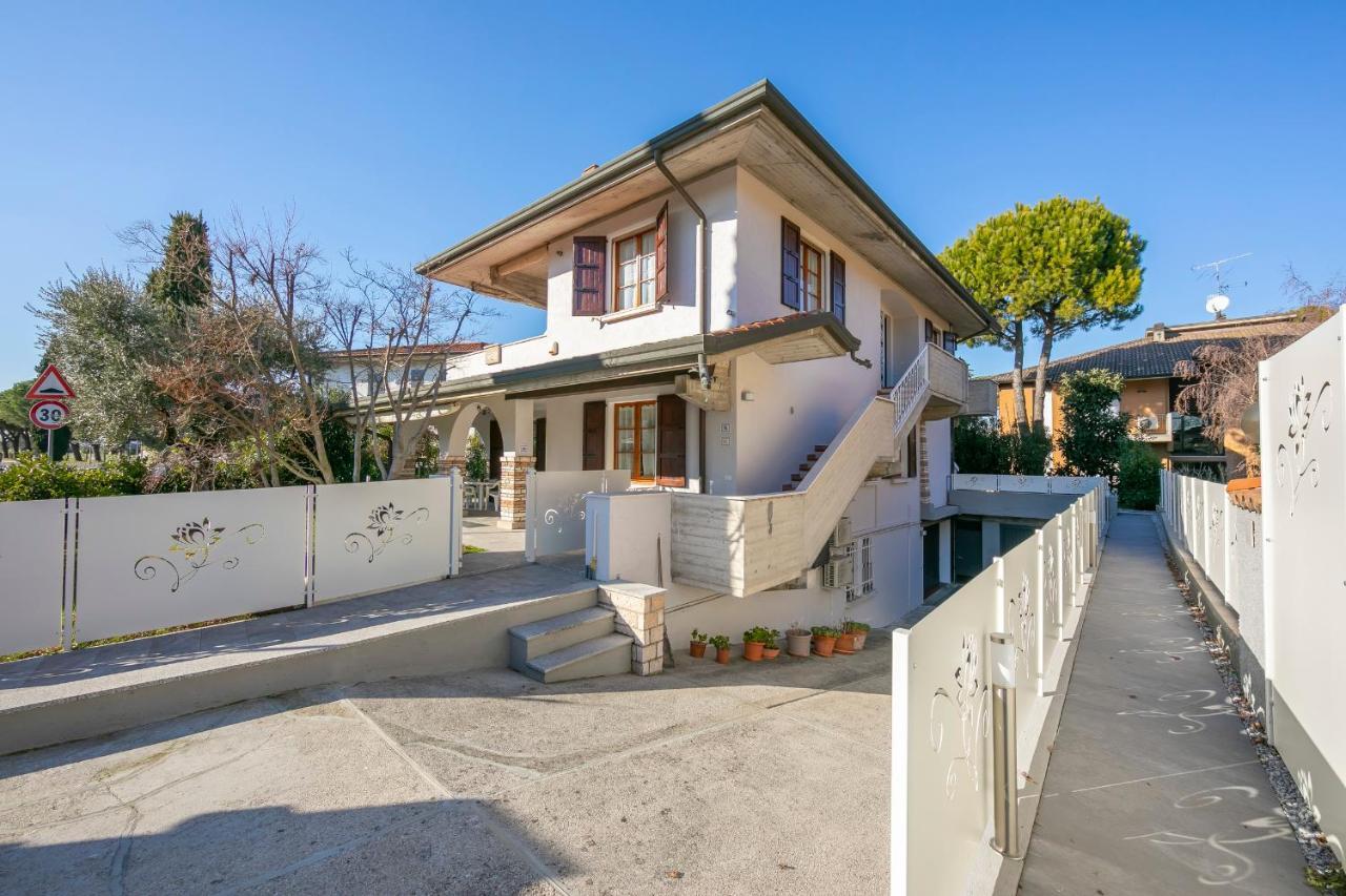 Villa Fiorita Apartments - Happy Rentals Sirmione Bagian luar foto