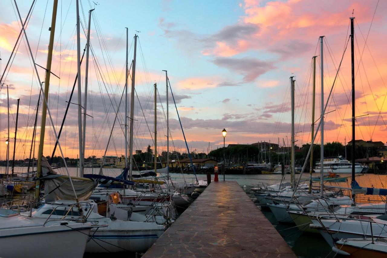 Villa Fiorita Apartments - Happy Rentals Sirmione Bagian luar foto