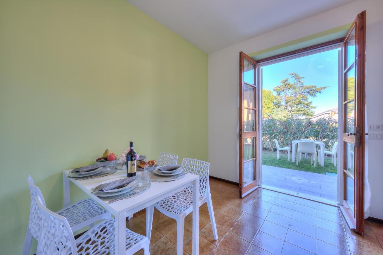 Villa Fiorita Apartments - Happy Rentals Sirmione Bagian luar foto
