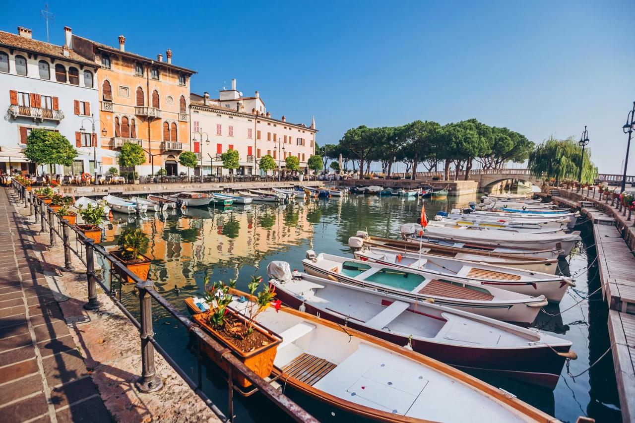 Villa Fiorita Apartments - Happy Rentals Sirmione Bagian luar foto