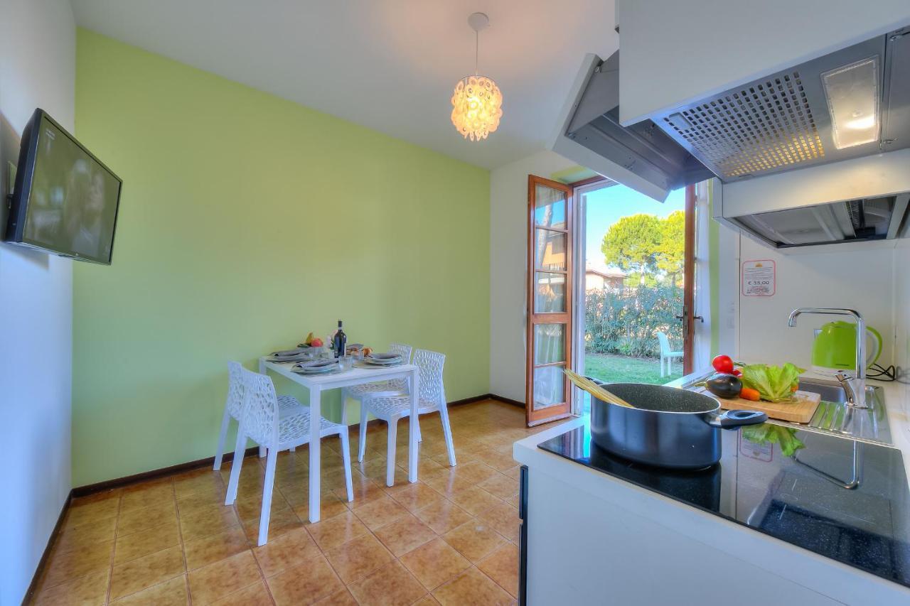 Villa Fiorita Apartments - Happy Rentals Sirmione Bagian luar foto