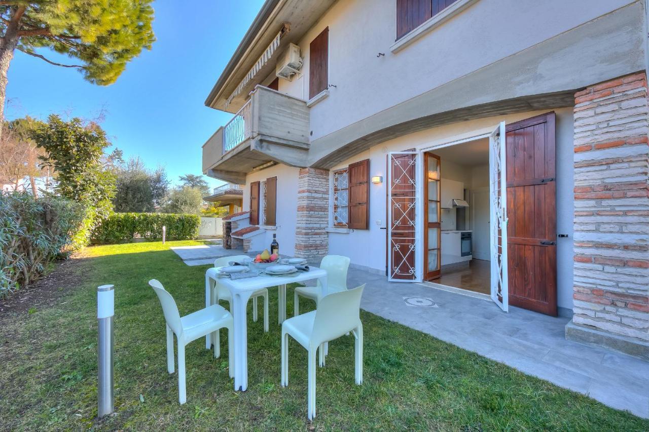 Villa Fiorita Apartments - Happy Rentals Sirmione Bagian luar foto