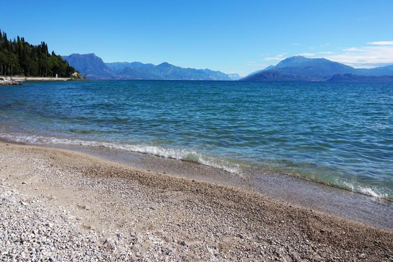 Villa Fiorita Apartments - Happy Rentals Sirmione Bagian luar foto