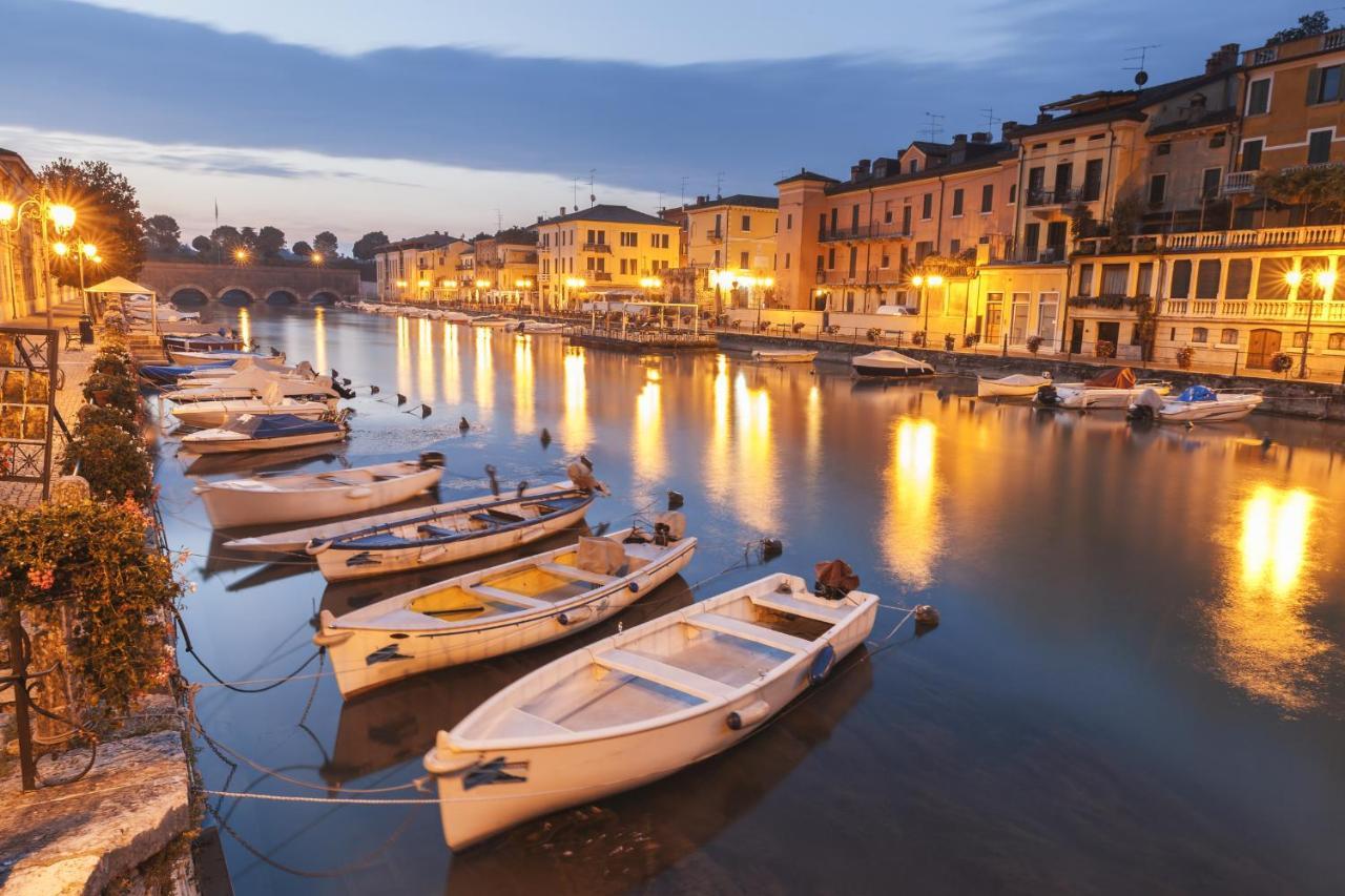 Villa Fiorita Apartments - Happy Rentals Sirmione Bagian luar foto