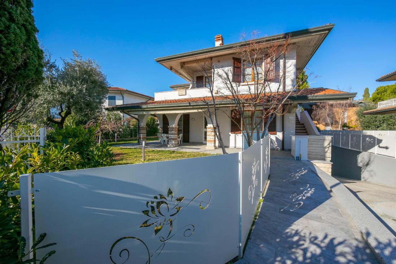 Villa Fiorita Apartments - Happy Rentals Sirmione Bagian luar foto
