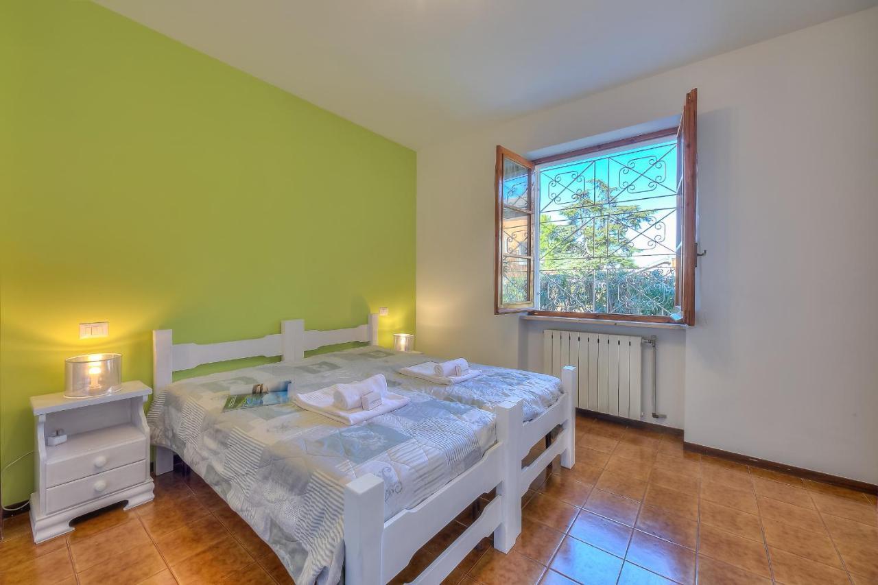 Villa Fiorita Apartments - Happy Rentals Sirmione Bagian luar foto