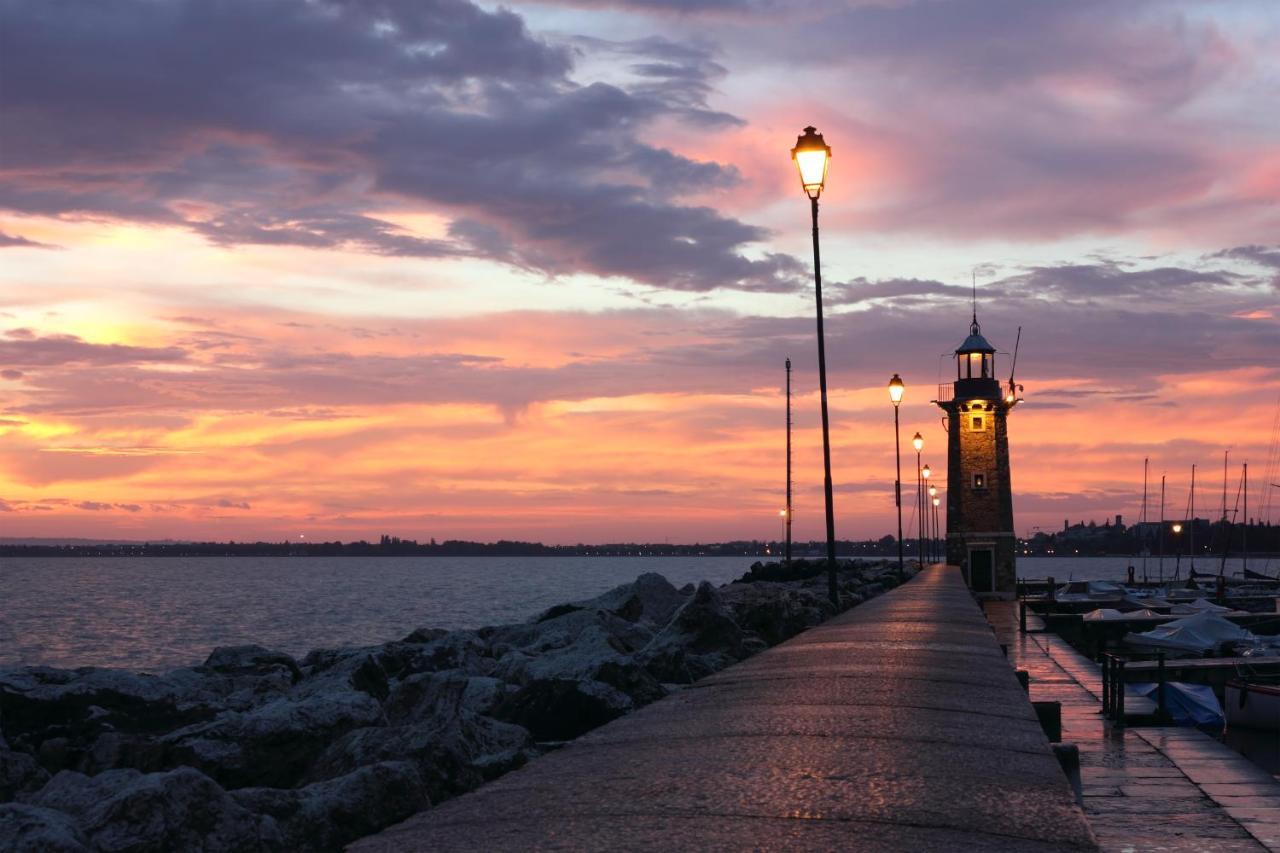 Villa Fiorita Apartments - Happy Rentals Sirmione Bagian luar foto