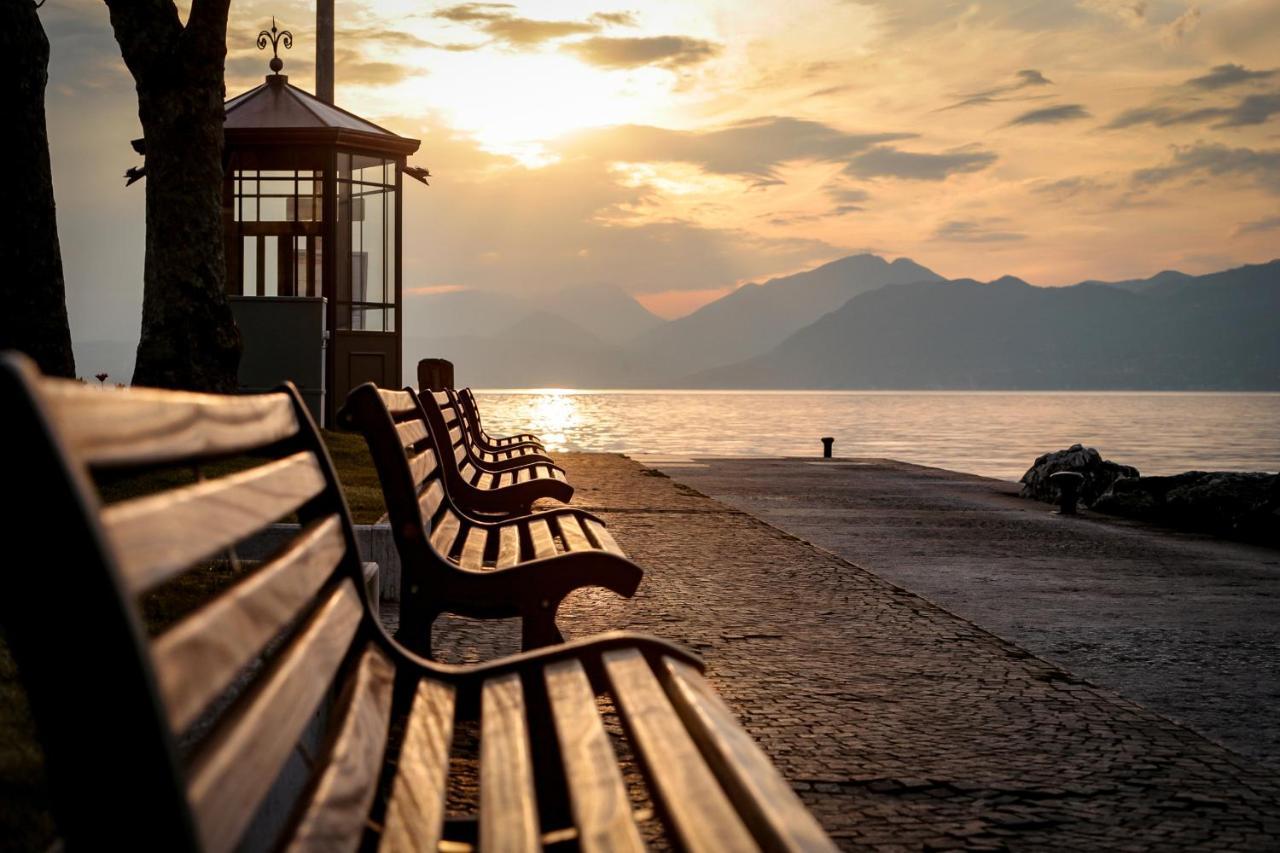 Villa Fiorita Apartments - Happy Rentals Sirmione Bagian luar foto