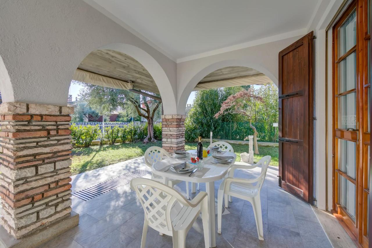 Villa Fiorita Apartments - Happy Rentals Sirmione Bagian luar foto