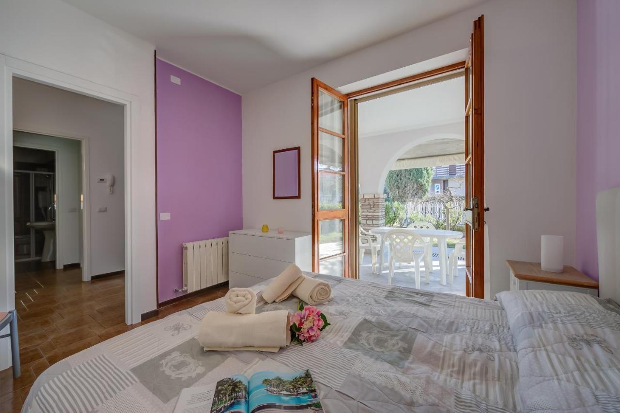 Villa Fiorita Apartments - Happy Rentals Sirmione Bagian luar foto
