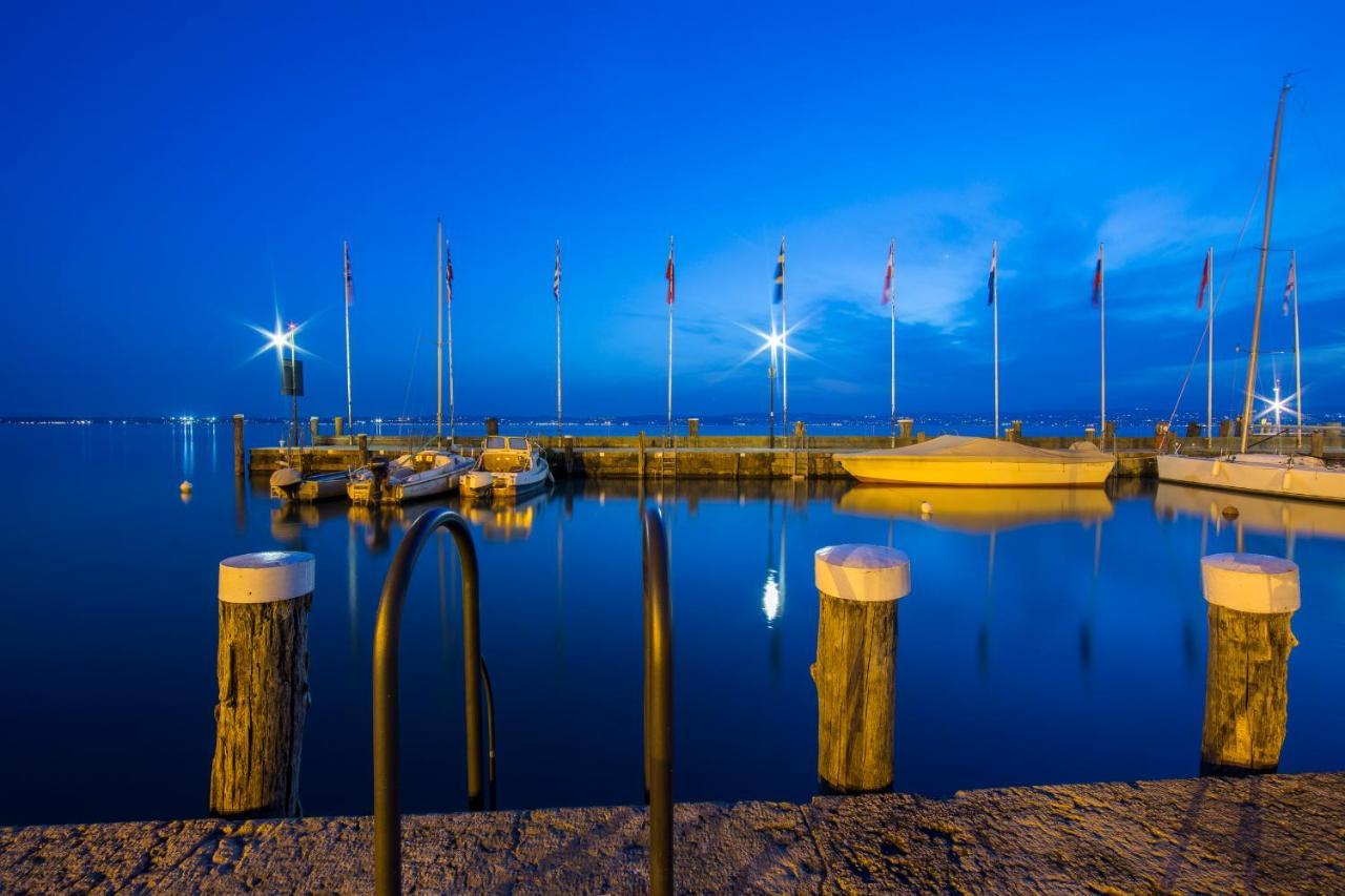 Villa Fiorita Apartments - Happy Rentals Sirmione Bagian luar foto
