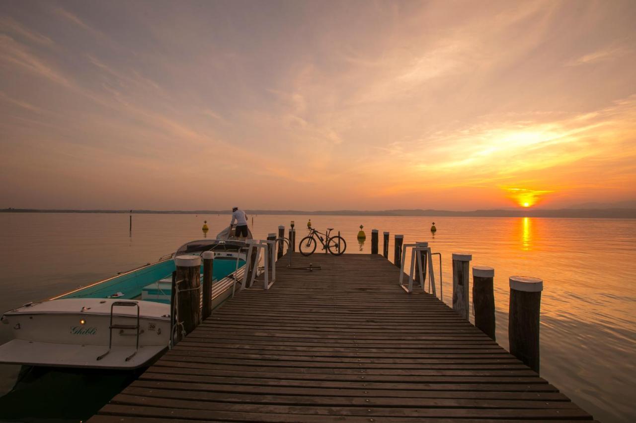 Villa Fiorita Apartments - Happy Rentals Sirmione Bagian luar foto