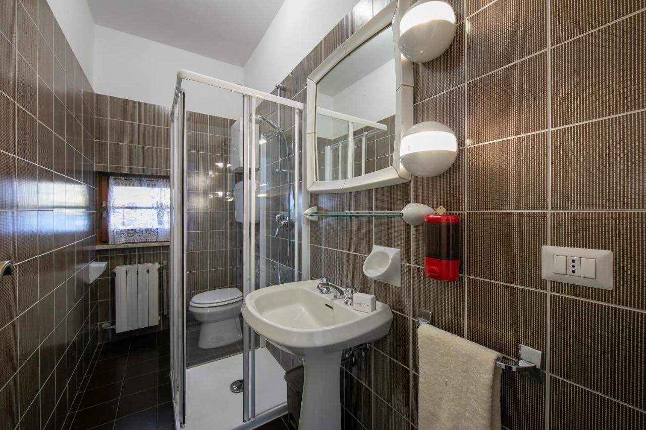 Villa Fiorita Apartments - Happy Rentals Sirmione Bagian luar foto