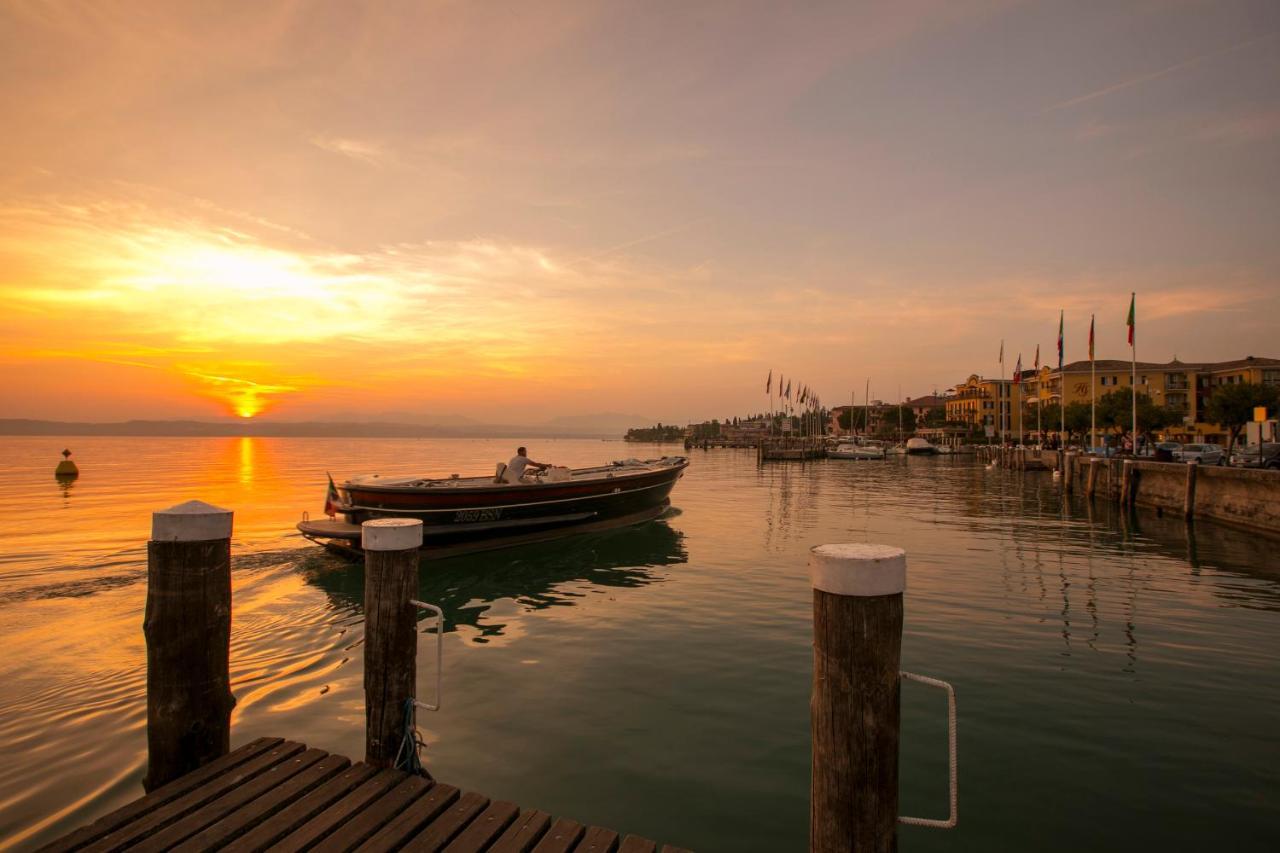 Villa Fiorita Apartments - Happy Rentals Sirmione Bagian luar foto