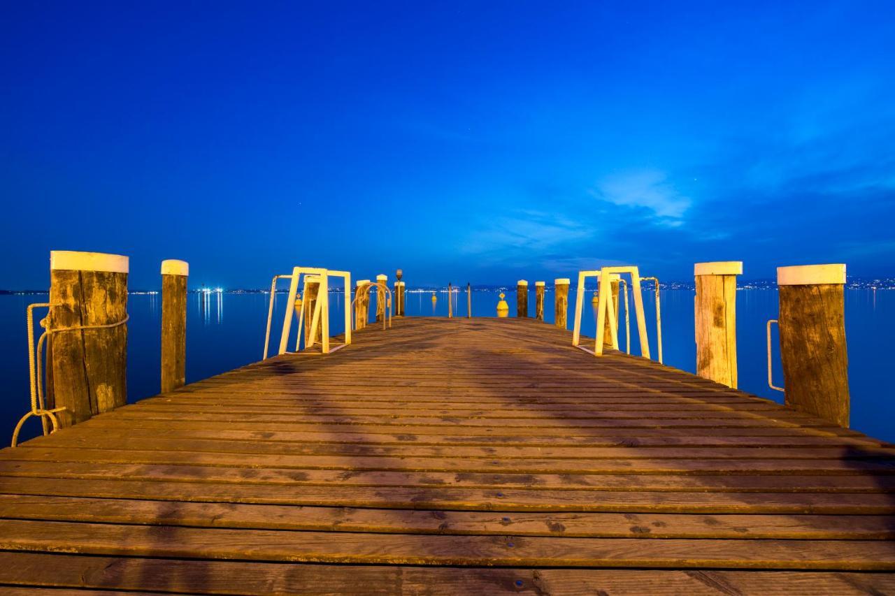 Villa Fiorita Apartments - Happy Rentals Sirmione Bagian luar foto