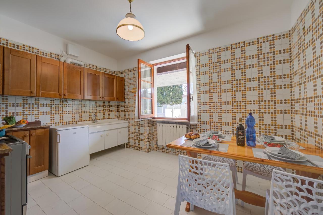 Villa Fiorita Apartments - Happy Rentals Sirmione Bagian luar foto